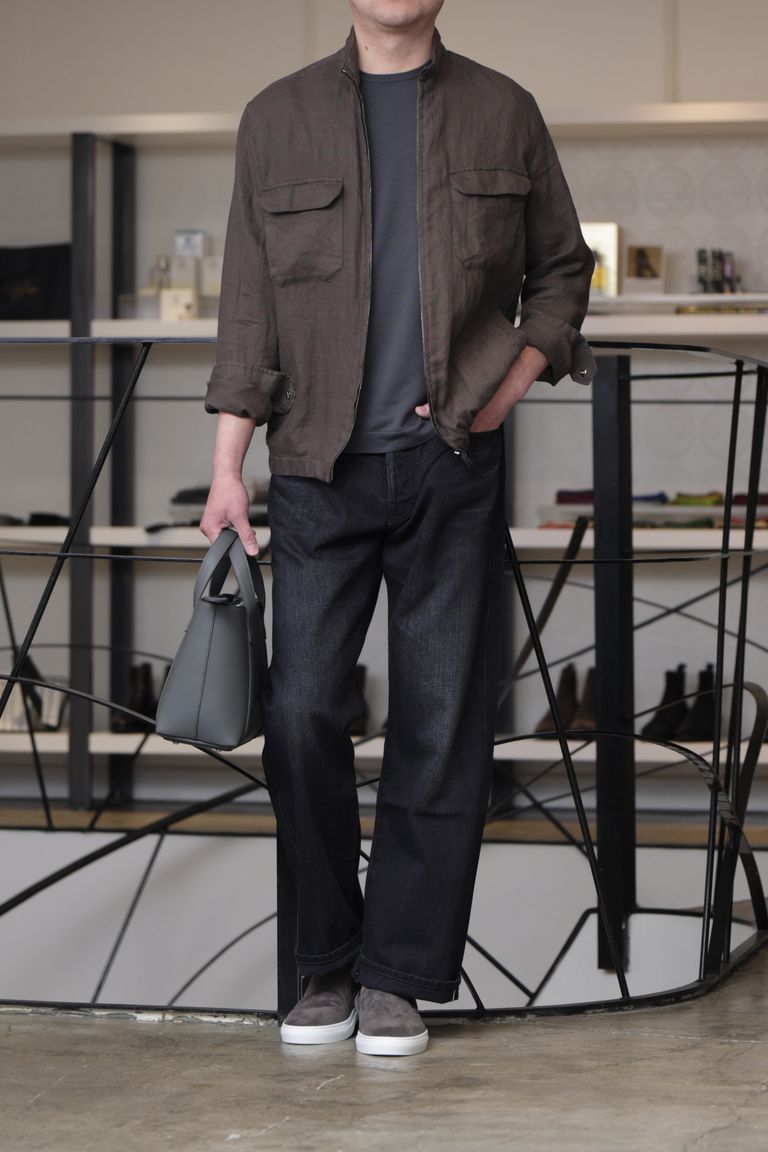 HERNO リネンブルゾンを使用した、ワイドシルエットで作る洗練カジュアル