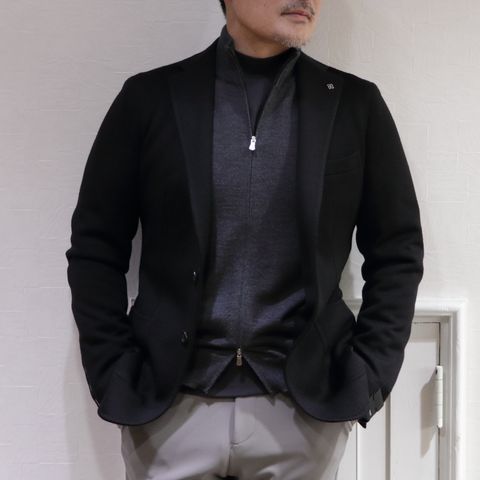 TAGLIATORE ニットジャケットを使用したスポーツミックススタイル
