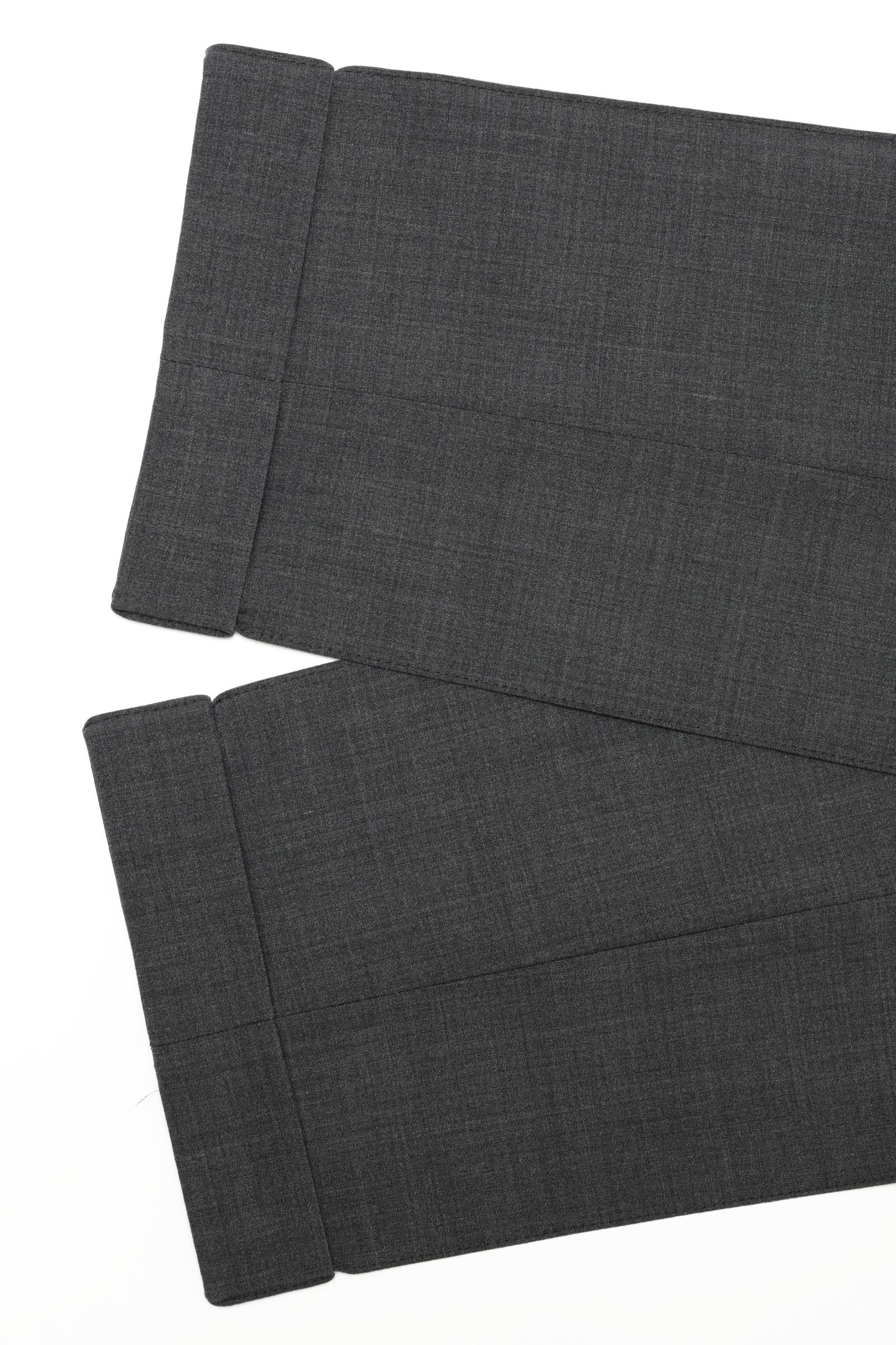 サイズ52まで【干場義雅氏 別注モデル】H DUE 永久クリース ストレッチウール パンツ / チャコールグレー