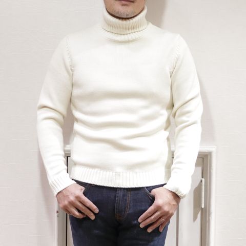 "HERNO"ダウンコートを使用した上品ダウンスタイル