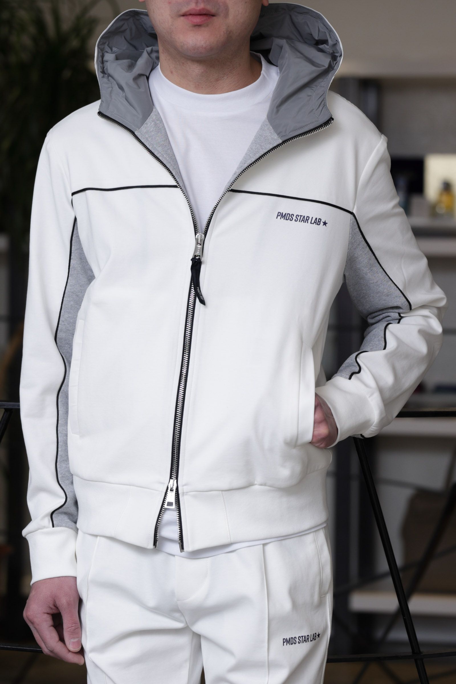 【セットアップあり】ABEL ストレッチジャージ スウェットコンビ ワンポイントロゴ ジップアップ パーカー / ホワイト × グレー × ブラック