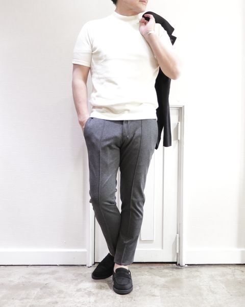 LARDINI ニットジャケットを使用したリラックスジャケパンコーデ