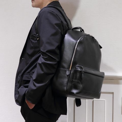 ”HERNO”撥水ストレッチナイロンセットアップを使用したビジカジスタイル