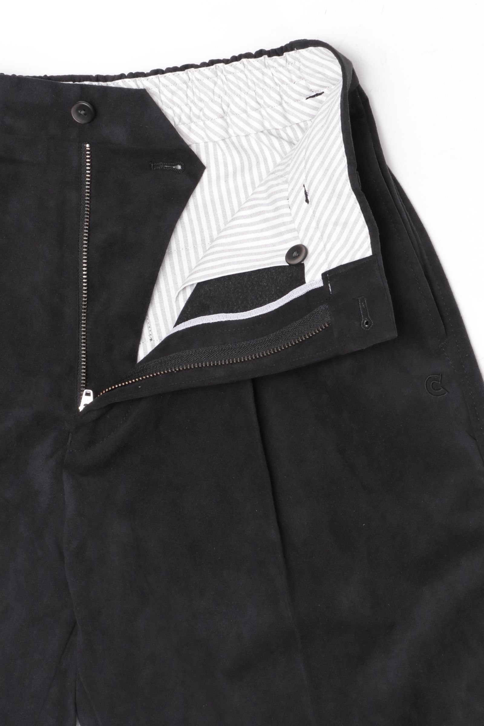 Ultrasuede® ウルトラスエード プリーツショーツ / ブラック