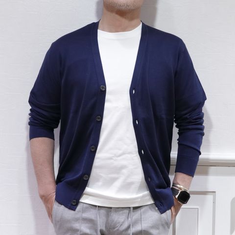 AUTRYスニーカーMEDALISTを使用した上品カジュアルスタイル