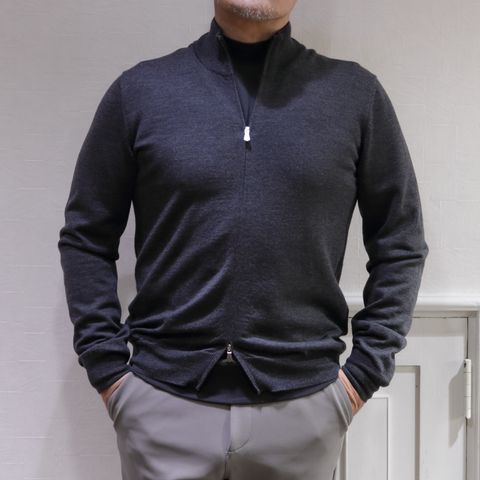 TAGLIATORE ニットジャケットを使用したスポーツミックススタイル