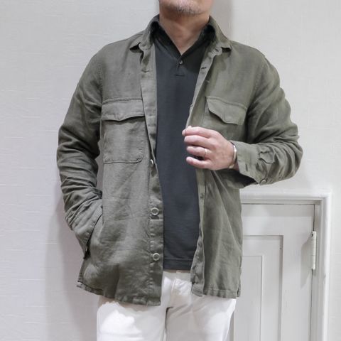"Bagutta"のリネンCPOシャツを使用したカジュアルコーデ