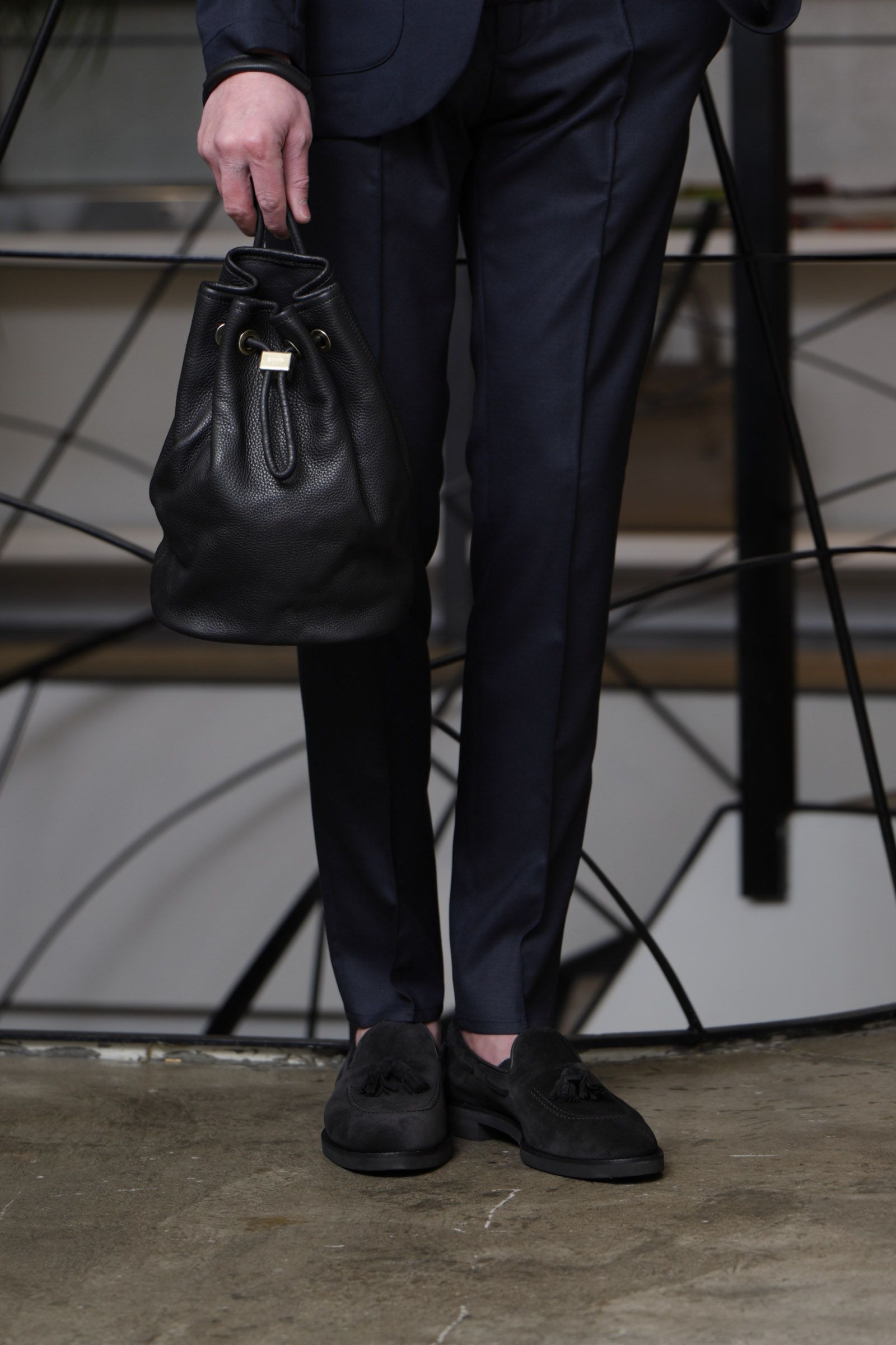 ジャブスアルキヴィオ セットアップスーツを使用した、ネイビーで整える軽快セットアップスタイル