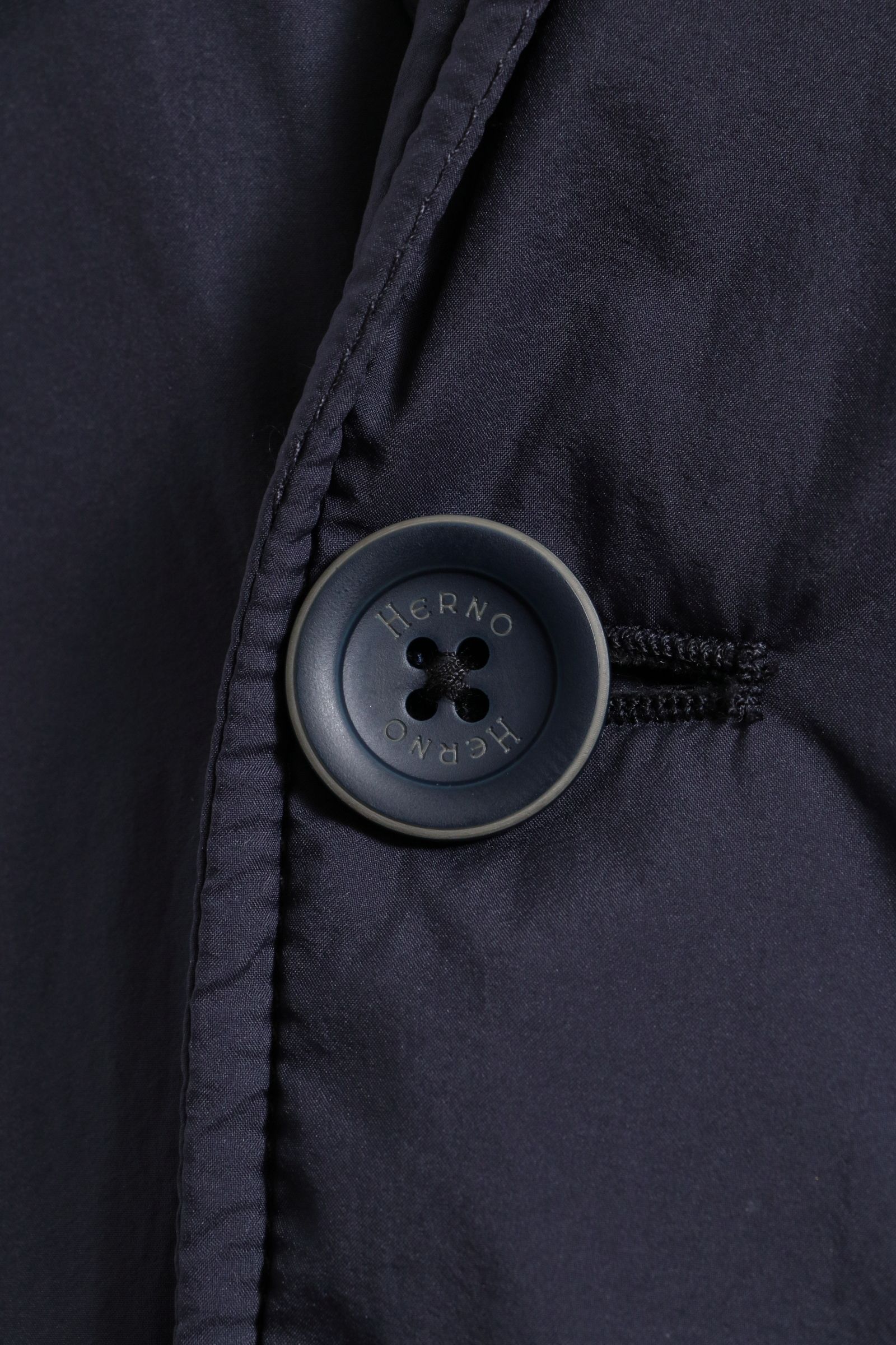 【サイズ52まであり】GA000168U ウォーターレペレント 撥水ストレッチナイロン ライトダウン 2B ジャケット / ネイビー 9202