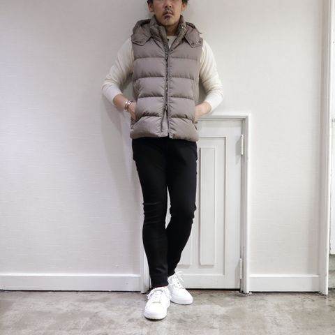 MOORER - ムーレー ダウンベストを使用したカジュアルスタイル