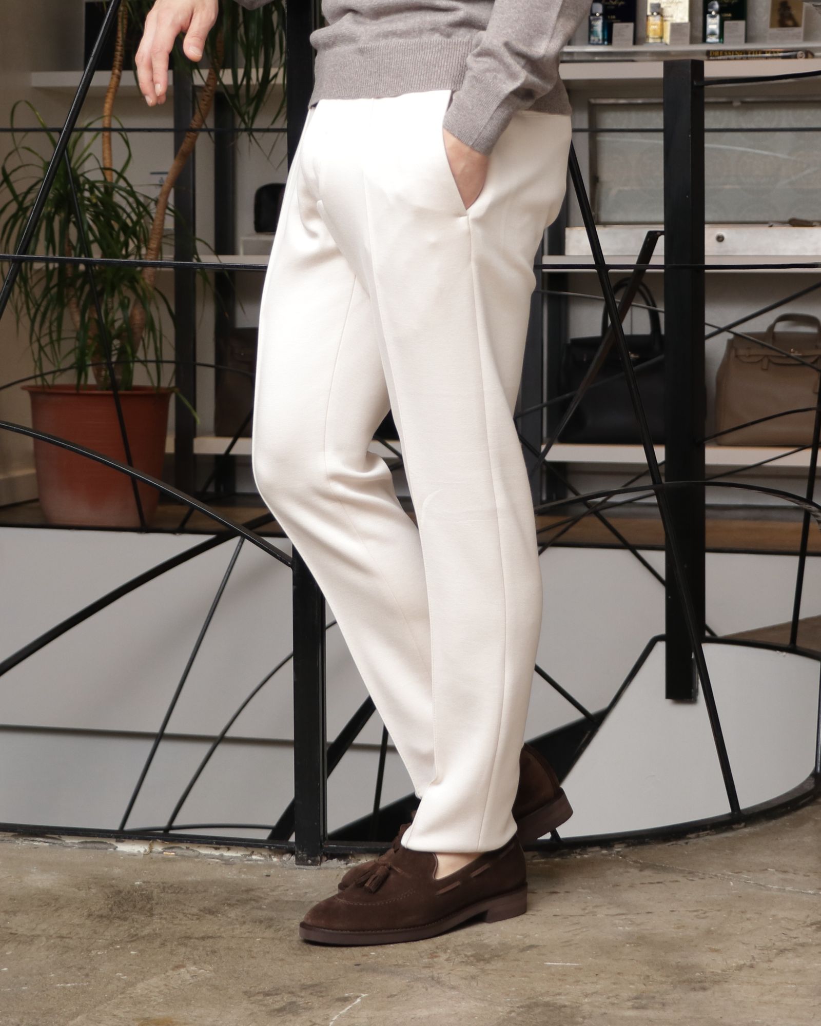 HERNO ダウンジャケットを使用した柔らかく、クリーンに。都会が似合う冬の装い