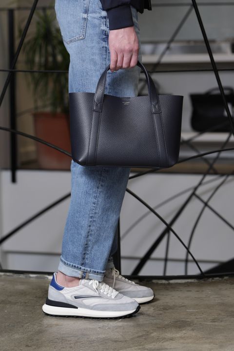 HERNO、RED CARDを使用した、上質素材で魅せる都会派デニムスタイル