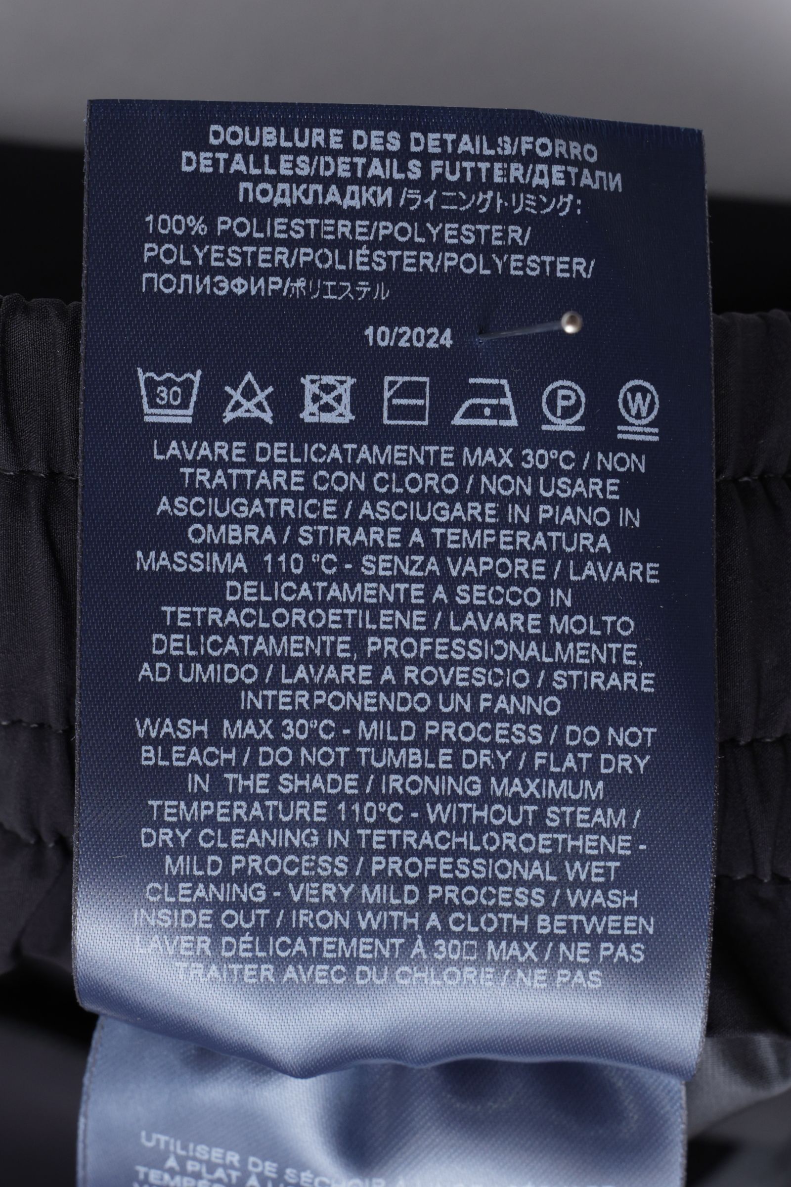 FUNCTIONAL WARDROBE ウォーターレペレント ストレッチナイロン 1プリーツ テーパード シャーリングパンツ / ブラック 9300