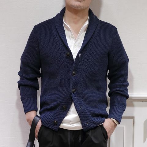 "GRANSASSO"ショールカラーカーディガンを使用した休日キレイめリラックススタイル