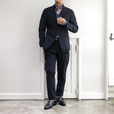 "LARDINI"ストレッチナイロンセットアップを使用したドレススタイル