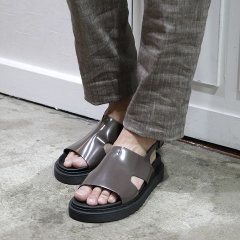 "ジャブステクノリネンパンツを使用したドレカジコーデ