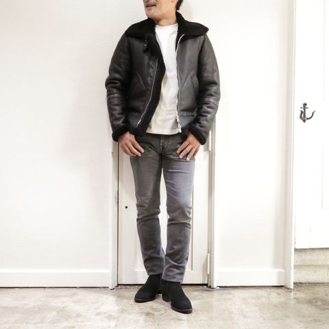 "EMMETI"H AVIATOR ムートンジャケットを使用したラグジュアリーロックスタイル