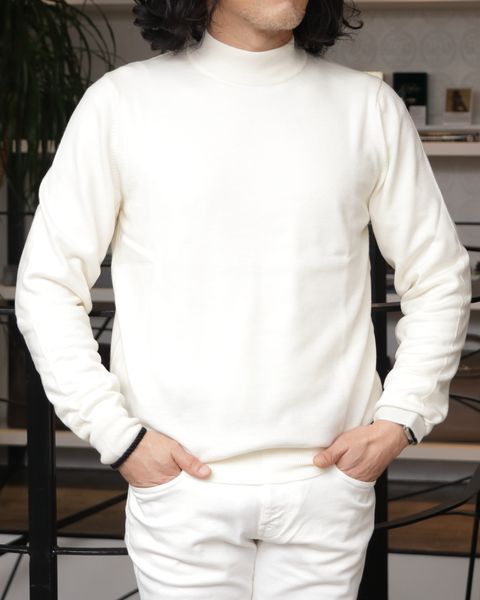 MACKAGE ダウンジャケットを使用したトーン・オン・トーンで魅せる、冬のリュクスカジュアル スタイリング