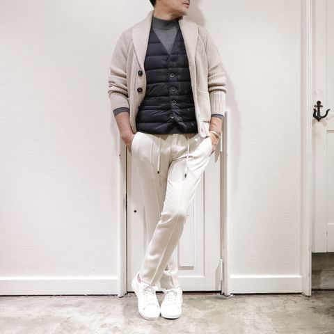 "HERNO"ダウンジレを使用したリラックススタイル