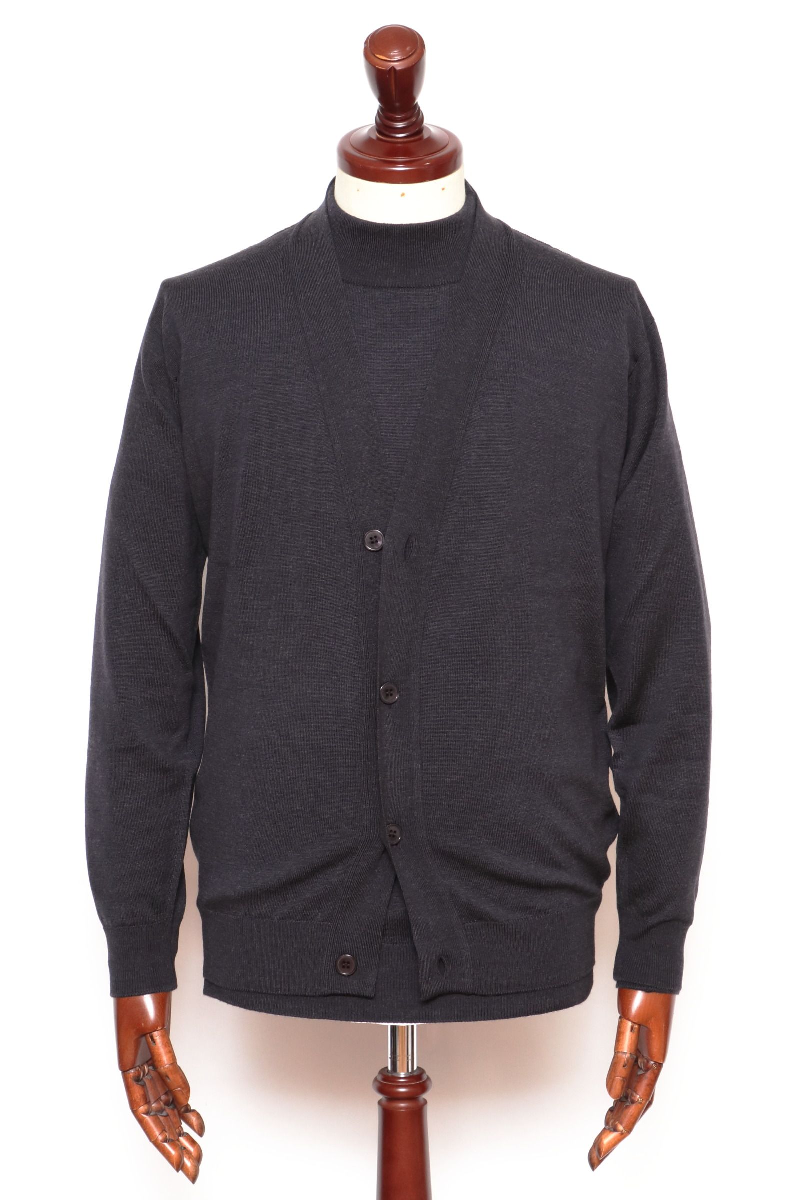 JOHN SMEDLEY - 【SWEATER SERIES】 A4590 エクストラファインメリノウール 24G Vネック ニット カーディガン /  ダークグレー HEPBURN SMOKE | BEKKU HOMME