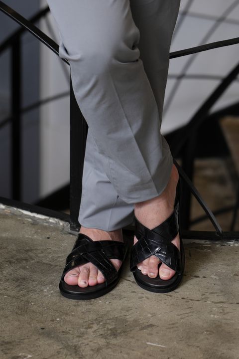 WH 当店完全別注 サンダルを使用した、上品に着こなす都会派サンダルスタイルを使用した