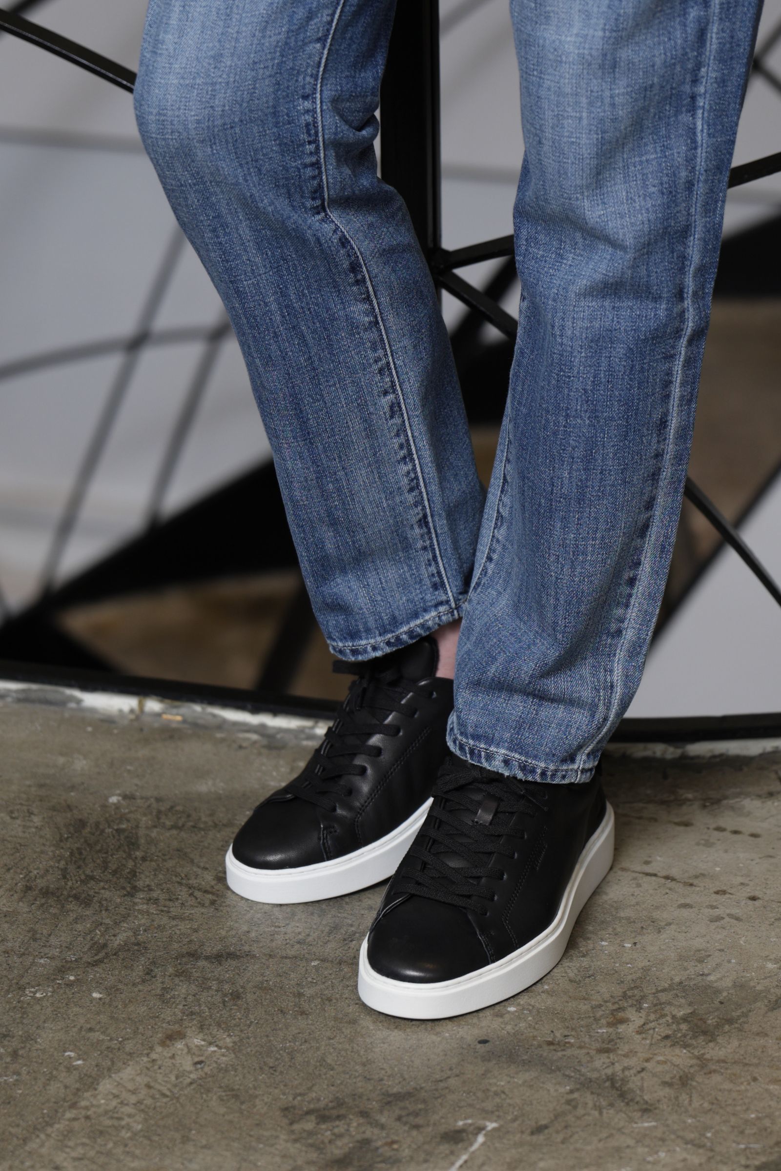 ES:Sを使用した、軽やかトレンチで魅せる大人のデニムコーデ