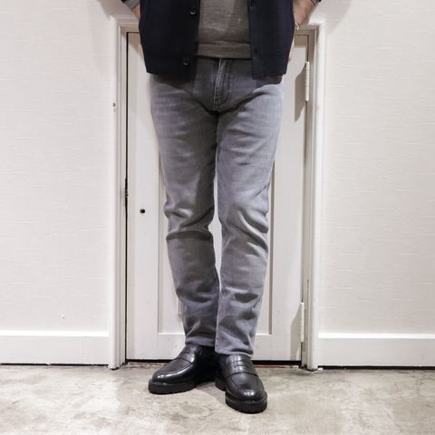 "MooRER"ダウンジャケットSHIROを使用したドレスカジュアルスタイル