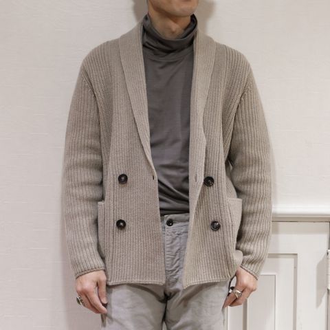 "Joshua Ellisカシミアストール"を使用したニットストールコーデ