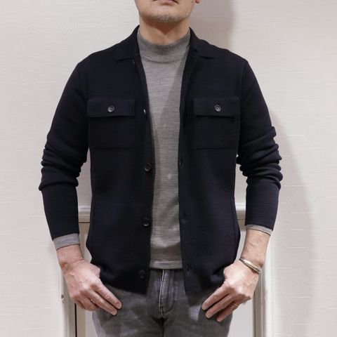 "MooRER"ダウンジャケットSHIROを使用したドレスカジュアルスタイル
