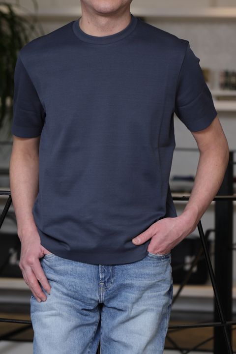 HERNO、RED CARDを使用した、上質素材で魅せる都会派デニムスタイル