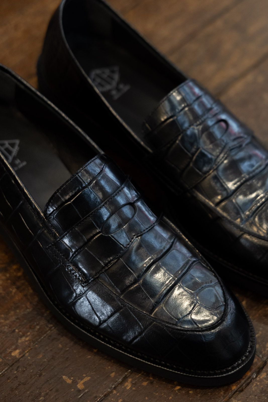 《BEKKU HOMME別注》【ふにゃ男シリーズ】クロコダイルスタンプ カーフレザー コインローファー シューズ 革靴 / ブラック