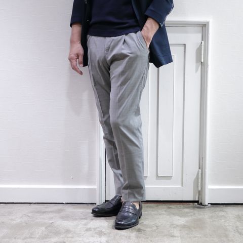GRANSASSO 12Gモックネックニットを使用したジャケパンスタイル