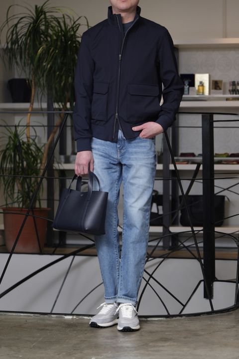 HERNO、RED CARDを使用した、上質素材で魅せる都会派デニムスタイル