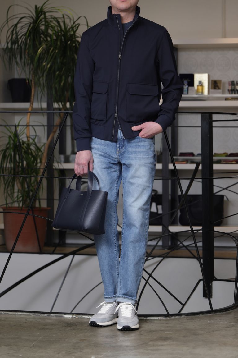 HERNO、RED CARDを使用した、上質素材で魅せる都会派デニムスタイル