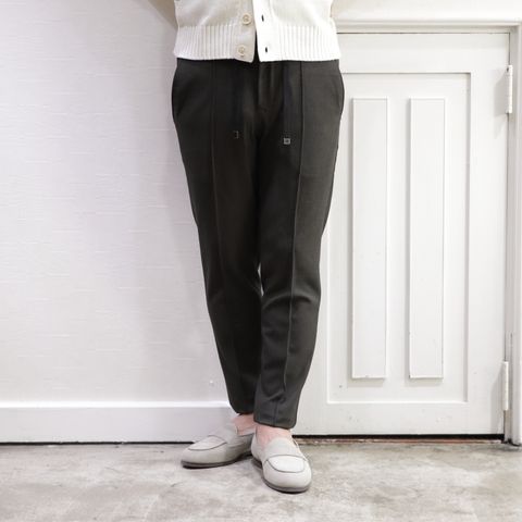 ZANONE ニットブルゾンCHIOTOを使用した上品休日スタイル