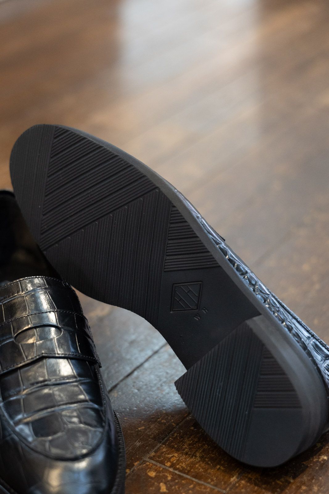 《BEKKU HOMME別注》【ふにゃ男シリーズ】クロコダイルスタンプ カーフレザー コインローファー シューズ 革靴 / ブラック