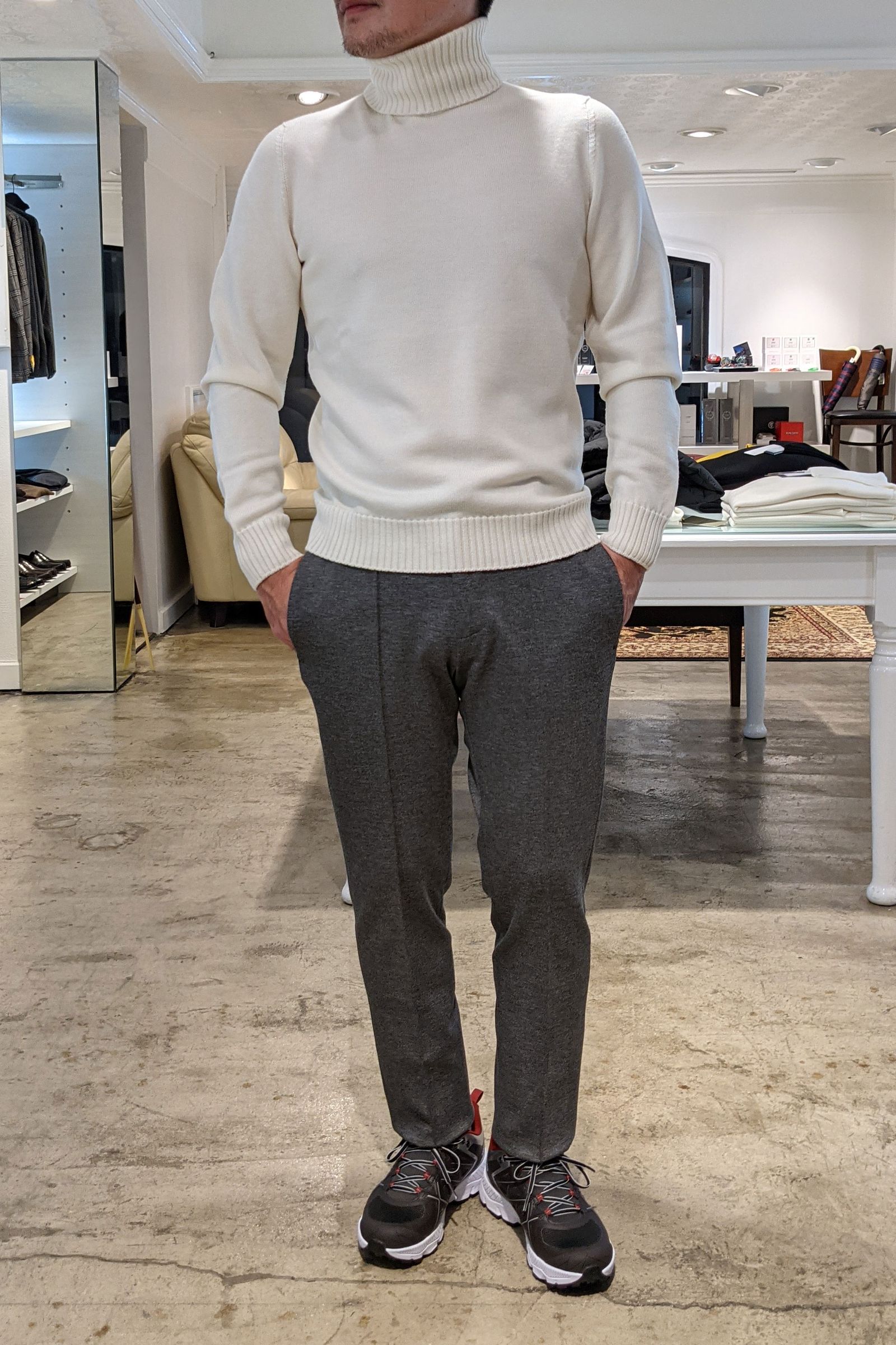 【アウトレットコーデ】"HERNO"のダウンコートを使ったキレイ目スポーティーコーデ