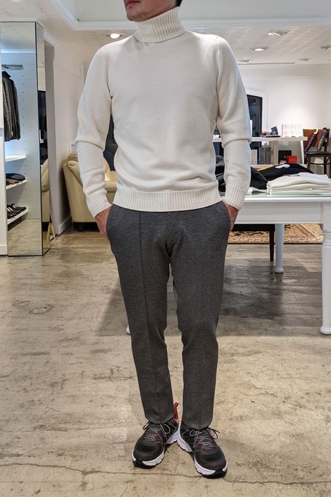 【アウトレットコーデ】"HERNO"のダウンコートを使ったキレイ目スポーティーコーデ