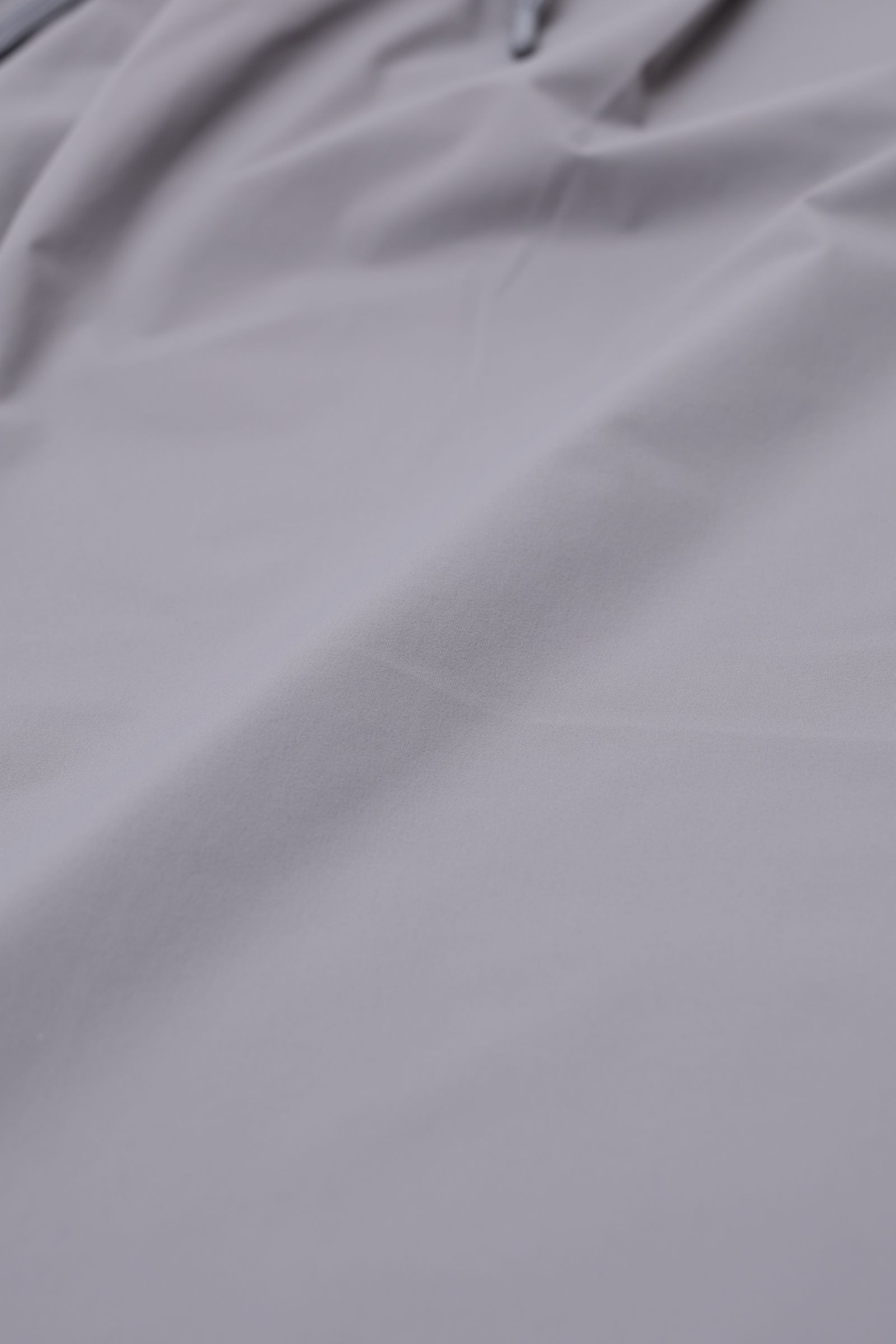 FUNCTIONAL WARDROBE ウォーターレペレント ストレッチナイロン 1プリーツ テーパード シャーリングパンツ / グレー 9444