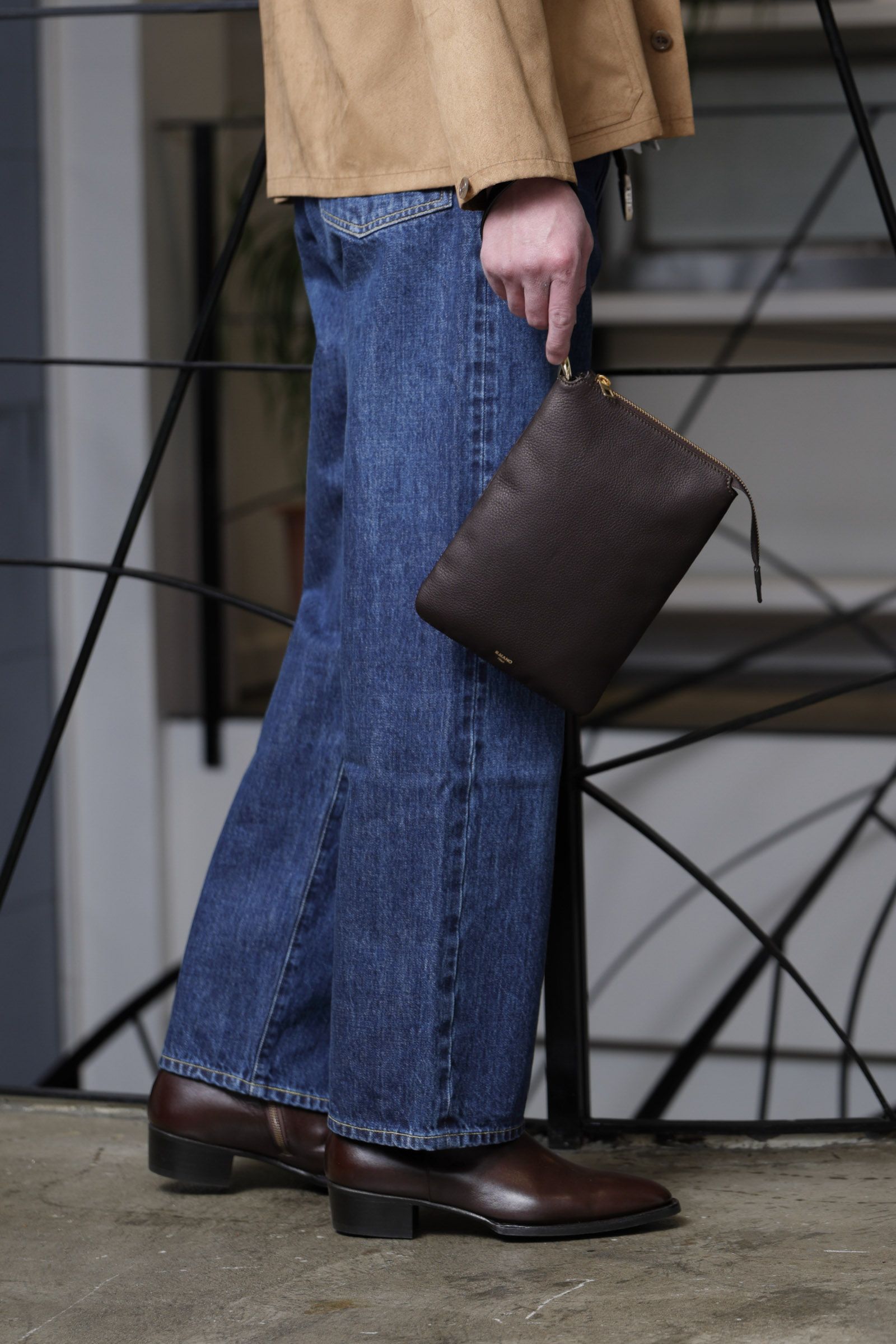 ベージュとインディゴでつくる大人のワークミックス