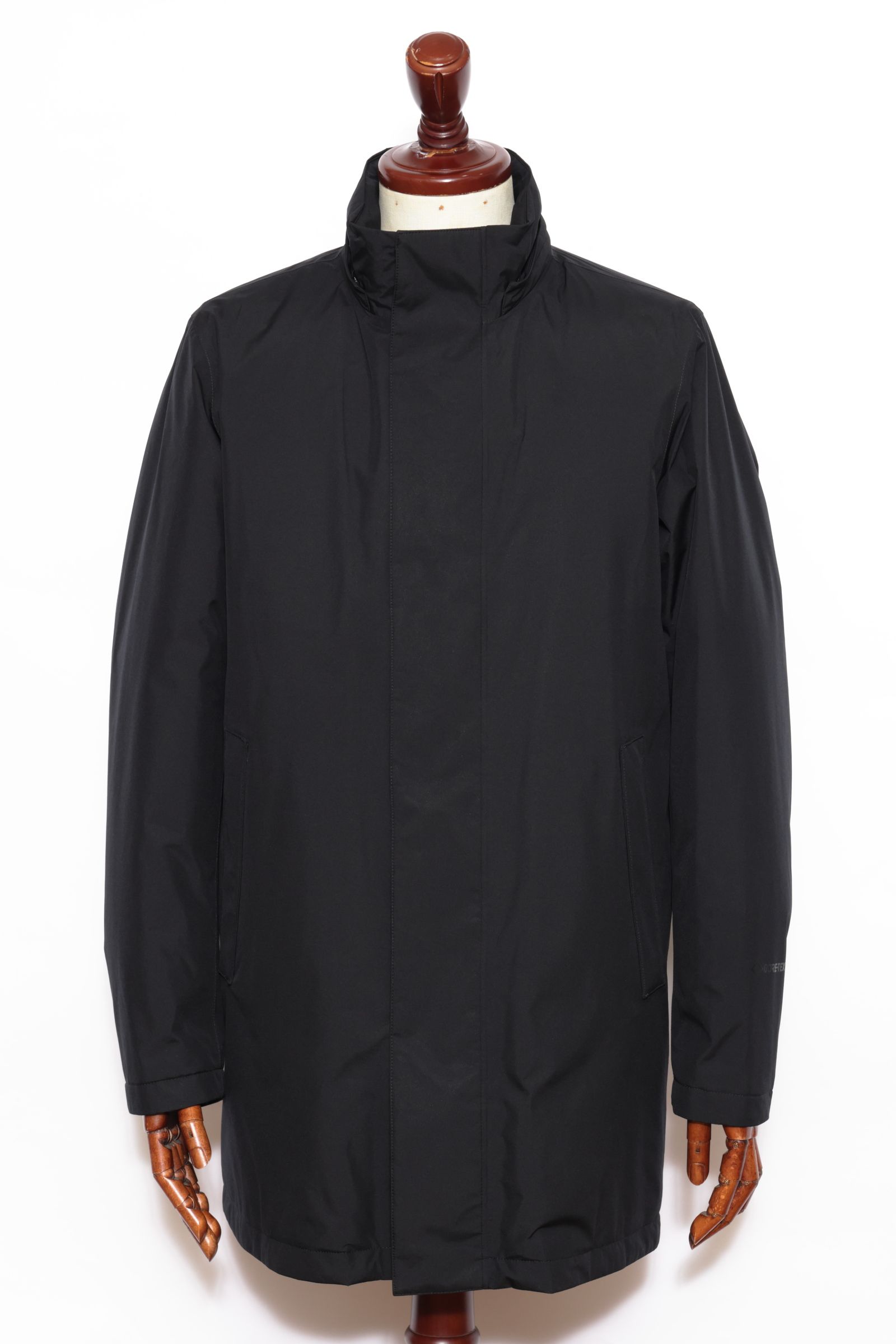 【FUNCTIONAL WARDROBE】PI001387U 2レイヤーGORE-TEX フーデットダウンコート / ブラック 9300