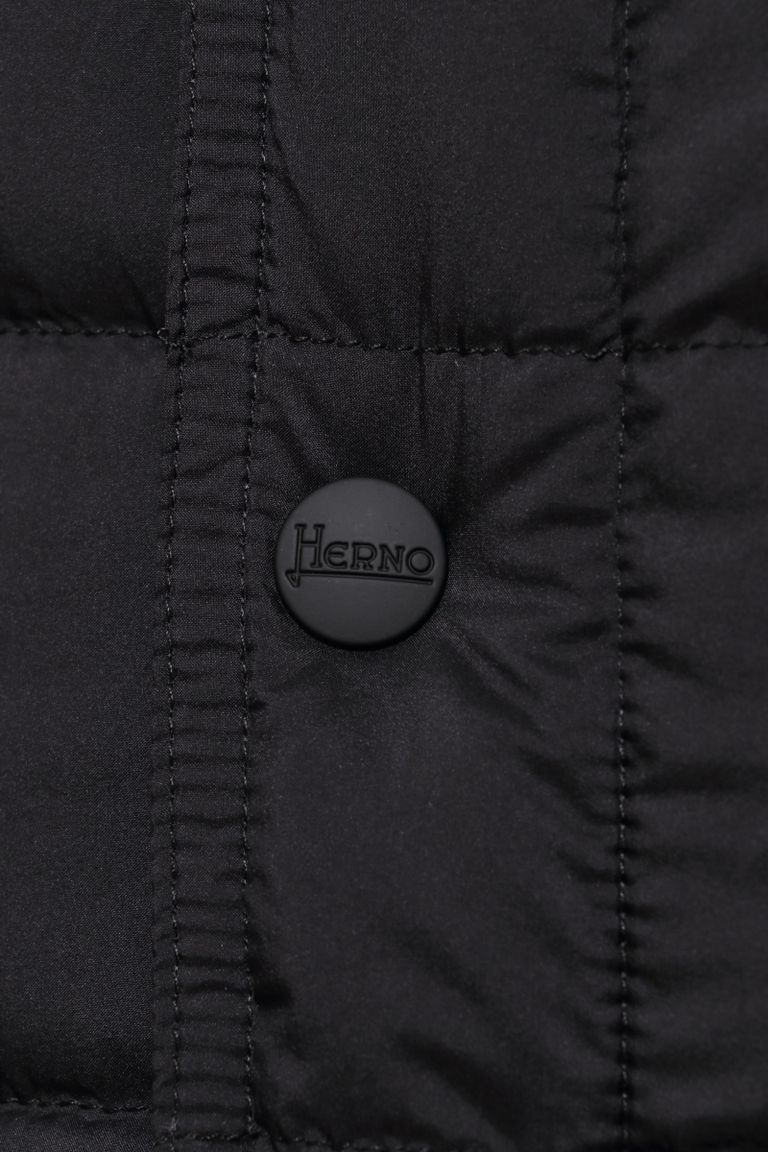 HERNO - PI011ULE ナイロン Gジャン型 ダウンジャケット / ブラック 9300 | BEKKU HOMME