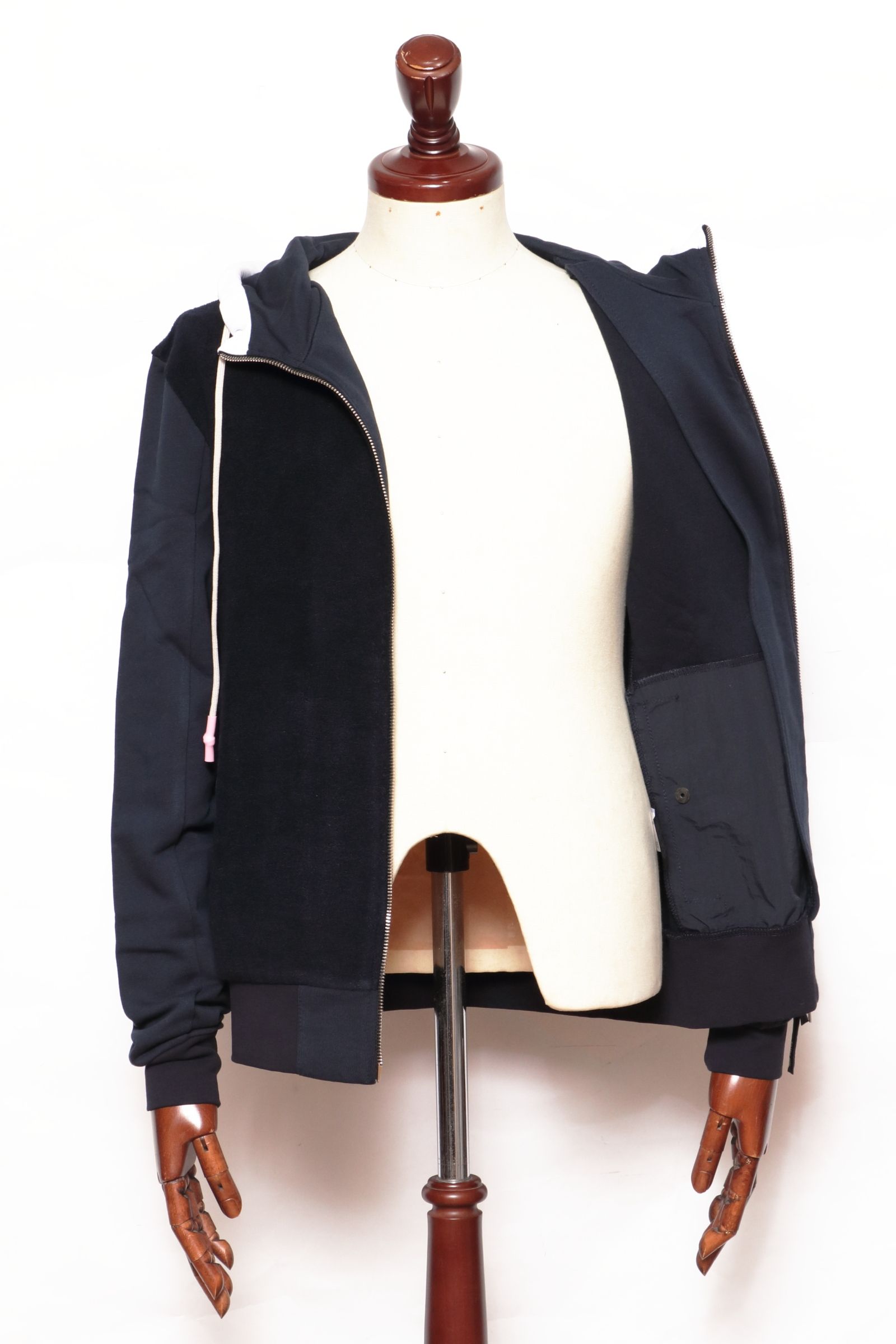 新品・希少・1点】フェンディ アウター バグズ ロゴ パーカー