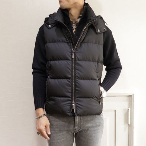 "MOORER"を使用した定番ダウンベストコーデ