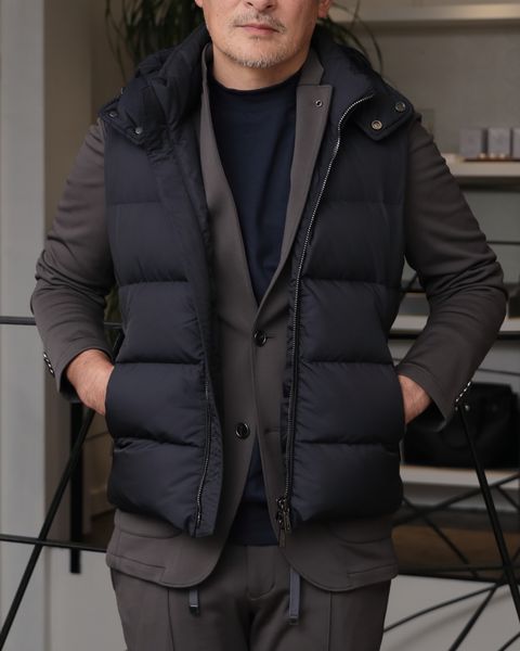 AOURE セットアップスーツを使用した、機能美と品格を纏う、モダンセットアップスタイル