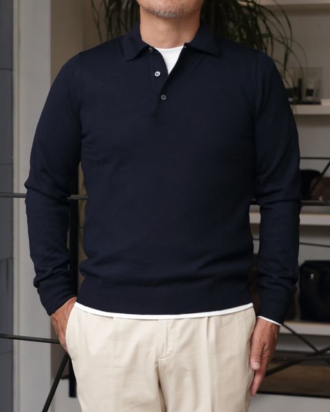 HERNO カシミア混 ブルゾンを使用したネイビーとベージュが導く、洗練と温もりの均衡