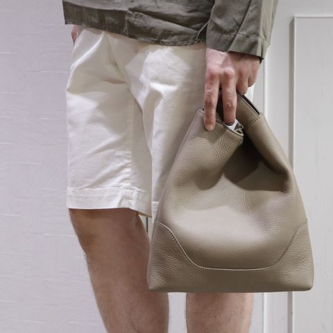 PT TORINO バミューダパンツを使用した大人のアーバンリゾートスタイル