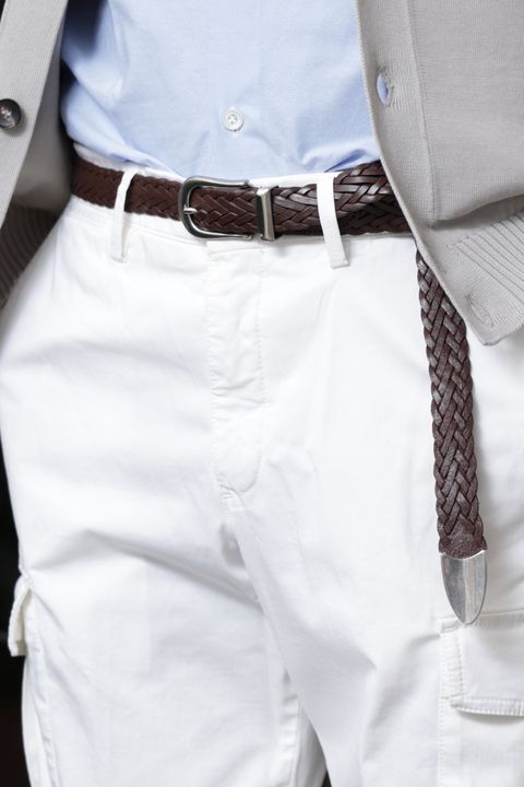 BRIGLIA 1949を使用した、ホワイトカーゴで魅せる大人の洗練カジュアル