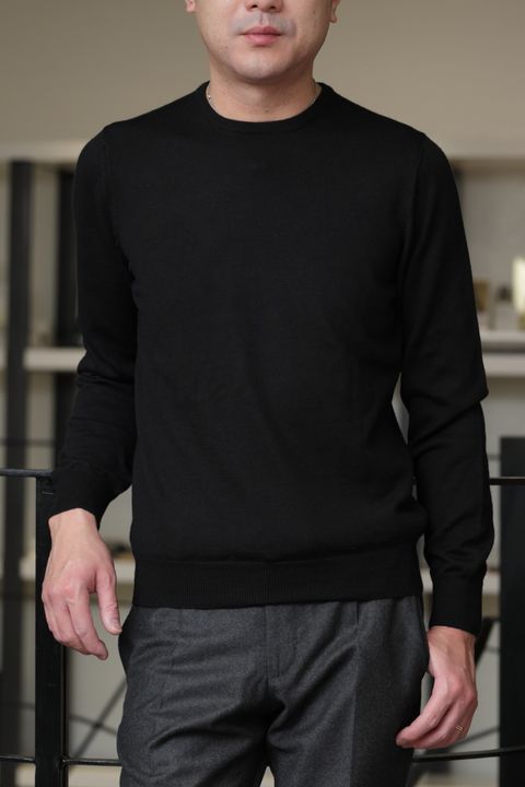 TAGLIATORE ジャケットを使用した、ブラウン×ブラックで魅せる大人のクラシックスタイル
