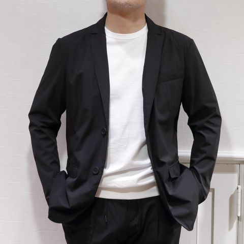 ”HERNO”撥水ストレッチナイロンセットアップを使用したビジカジスタイル
